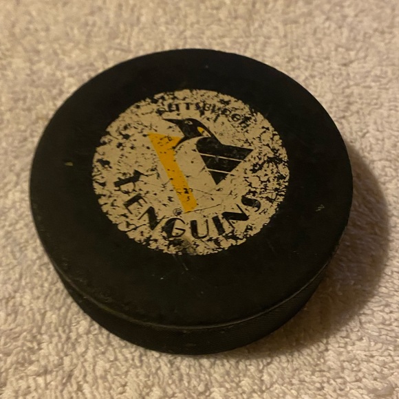 Pittsburgh Penguins NHL Vintage Hockey Puck - Picture 1 of 3